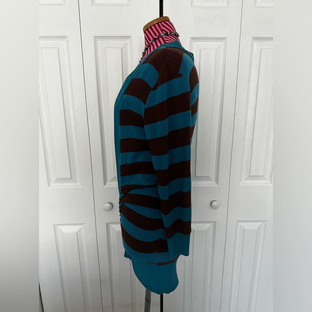 Open V-Shape Tunic - Picture 3 of 4